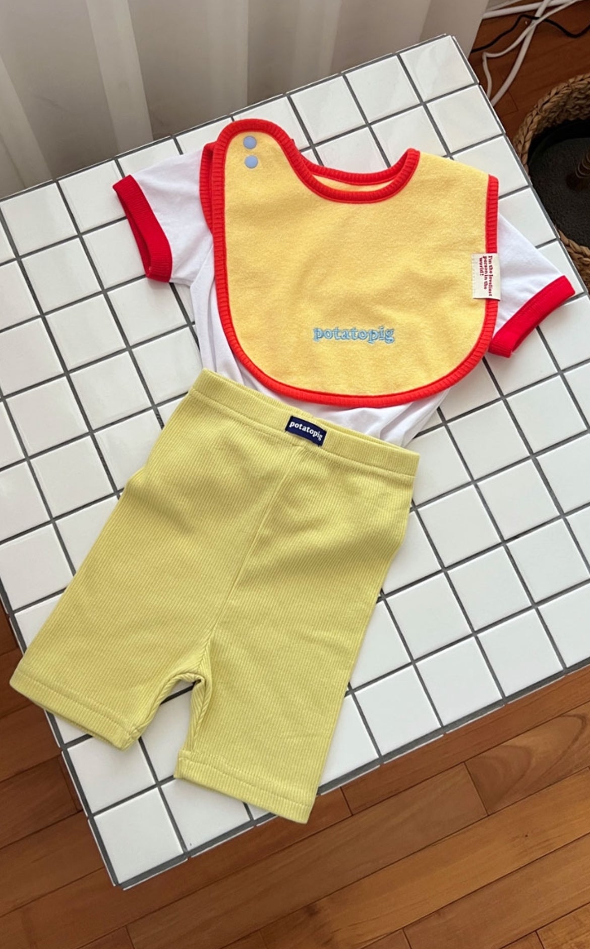 POTATO TERRY BIB - APPLE MANGO