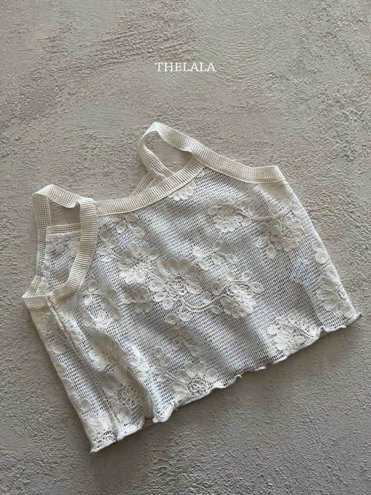 Romantic sleeveless shirt